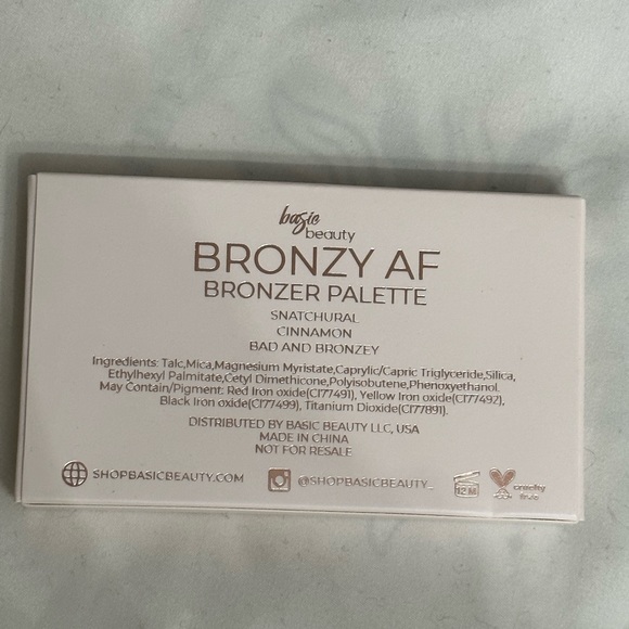Basie Beauty Bronzer Palette NWT - Picture 3 of 4